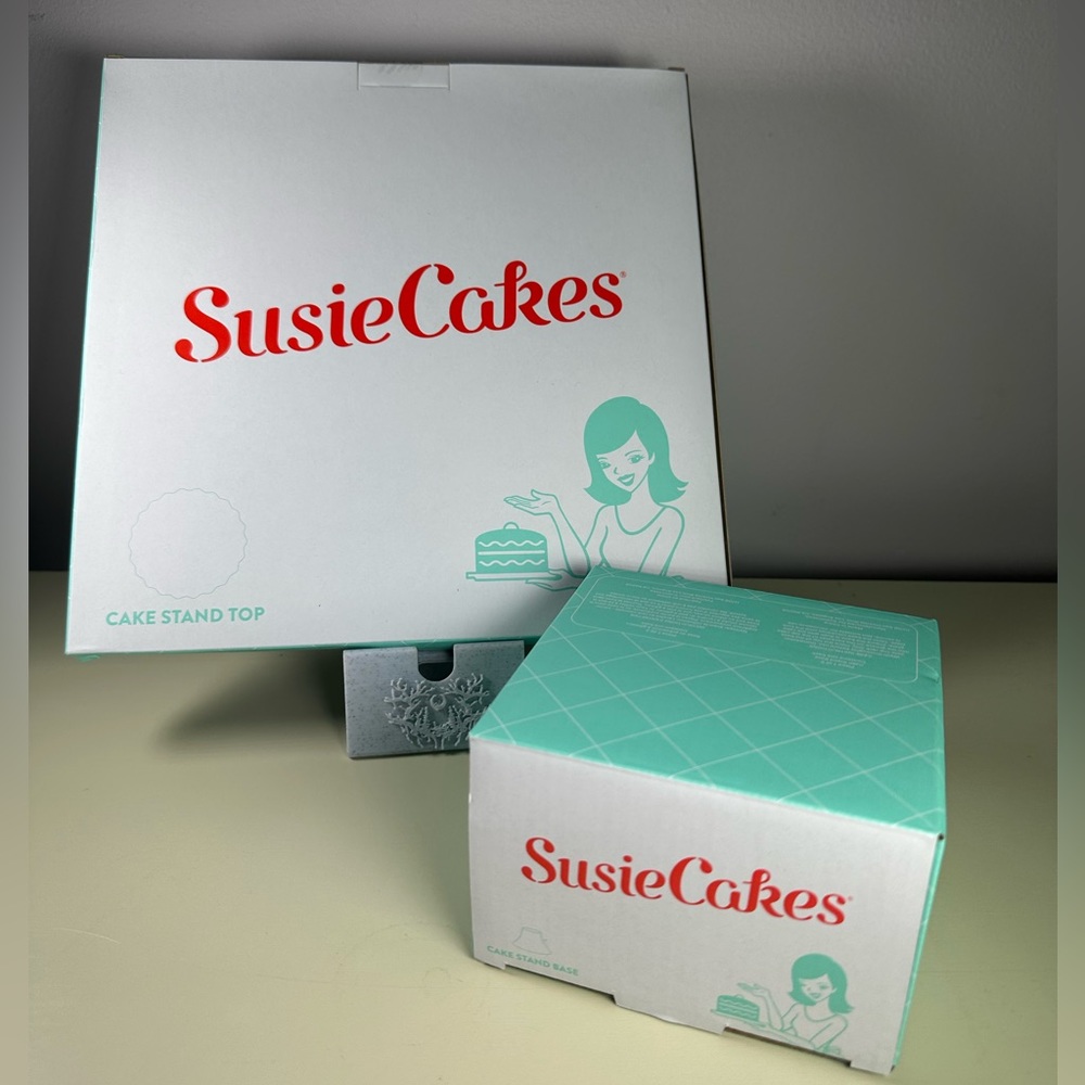 Susie cakes top and bottom cake holder